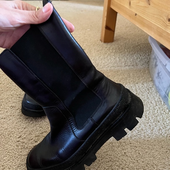 Kenneth Cole Women's Maple Chelsea Boots 👢 - Picture 6 of 9